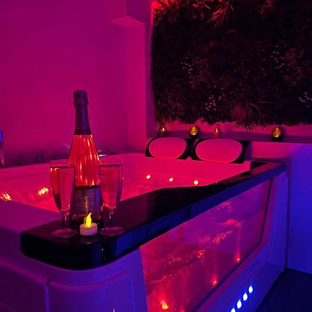 Love Room: Aux Plaisirs Des Sens Jacuzzi Prive Barr Esterno foto