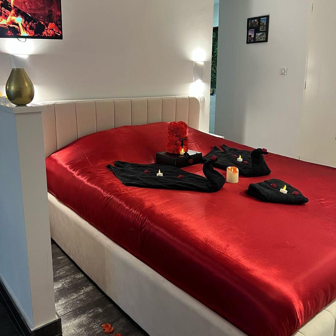 Love Room: Aux Plaisirs Des Sens Jacuzzi Prive Barr Esterno foto